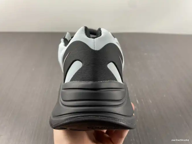 MNVN Adidas Blue Tint Boost GZ0711 700 Yeezy 0702